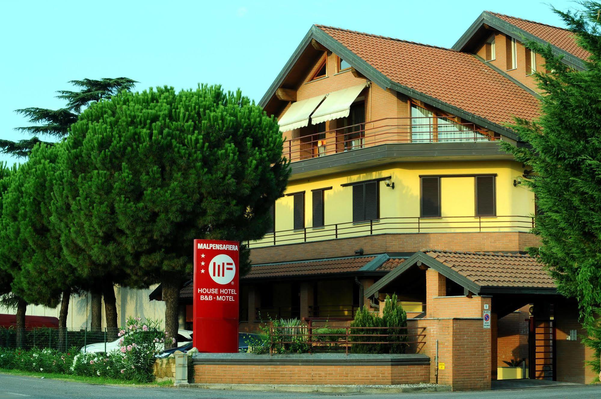 Bernate Ticino Hotel Malpensafiera المظهر الخارجي الصورة