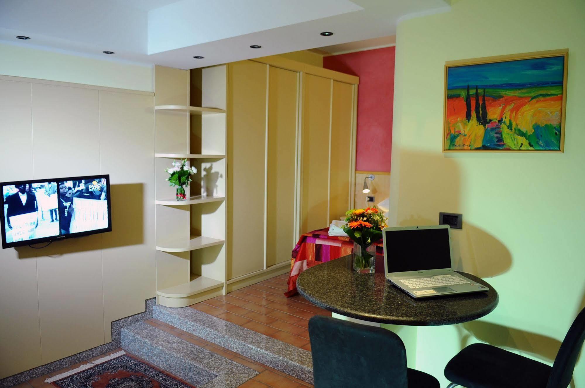 Bernate Ticino Hotel Malpensafiera المظهر الخارجي الصورة